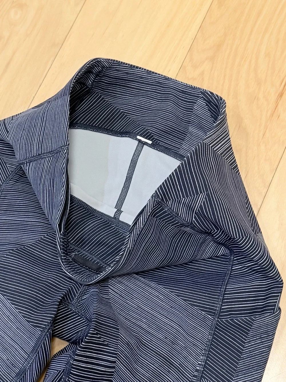 LIKE NEW Lululemon Women’s Speed Up Tight *Full-On Luxtreme 28